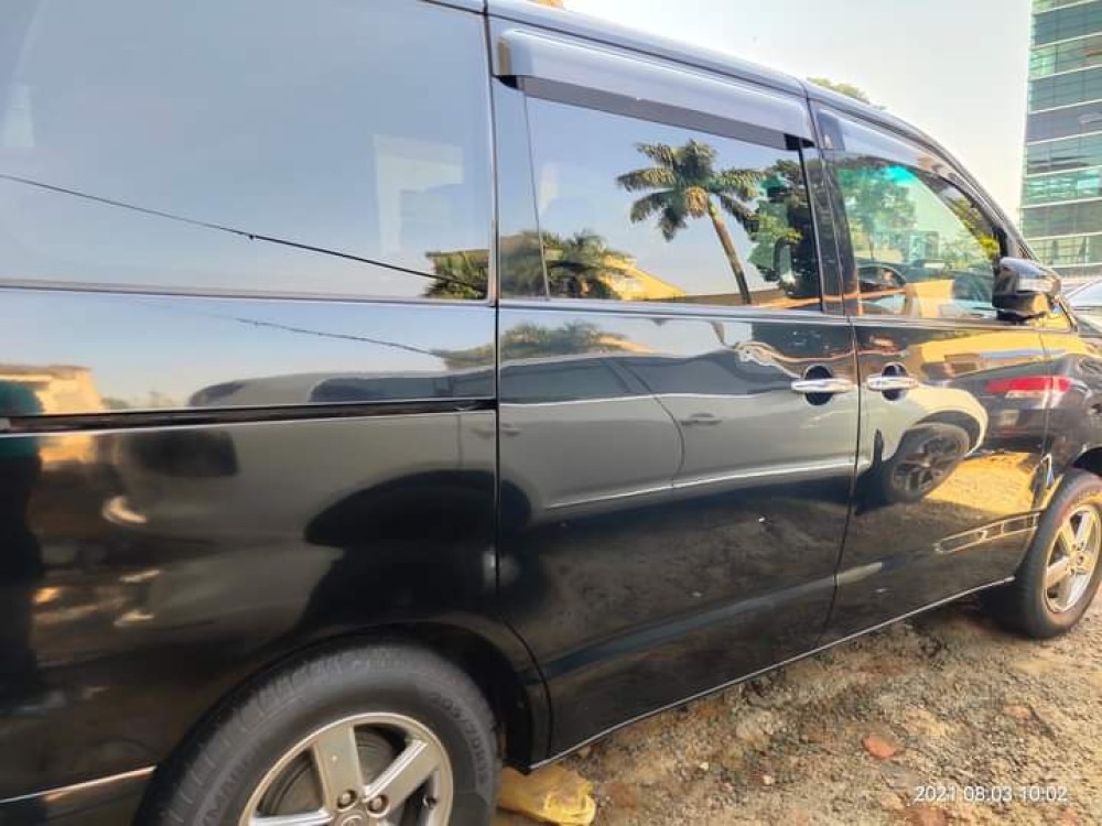 Toyota Noah UBH 2006 model